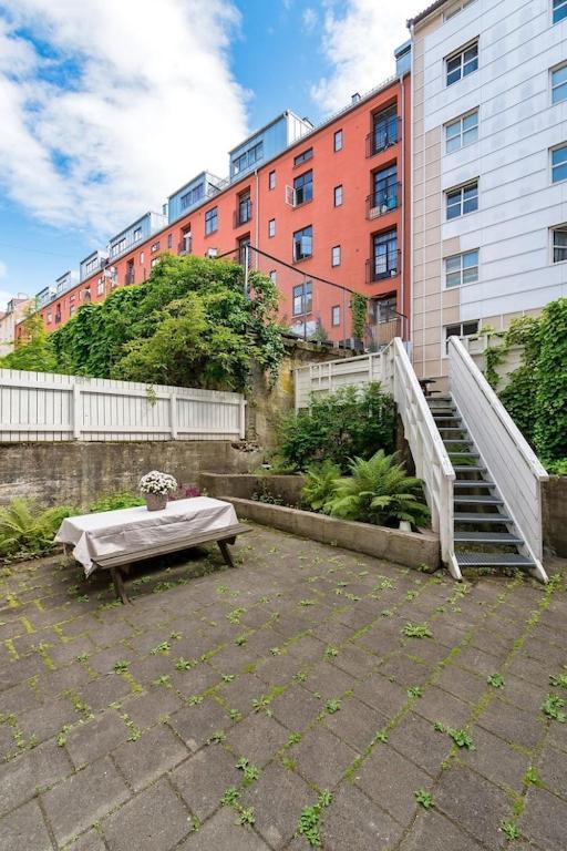 Apartment Lovely With Two Large Bedrooms Nearby Opera, Vis A Vis Botanical Garden Oslo