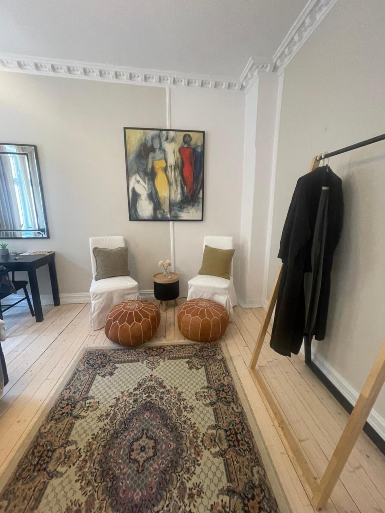 Lovely With Two Large Bedrooms Nearby Opera, Vis A Vis Botanical Garden Apartment *